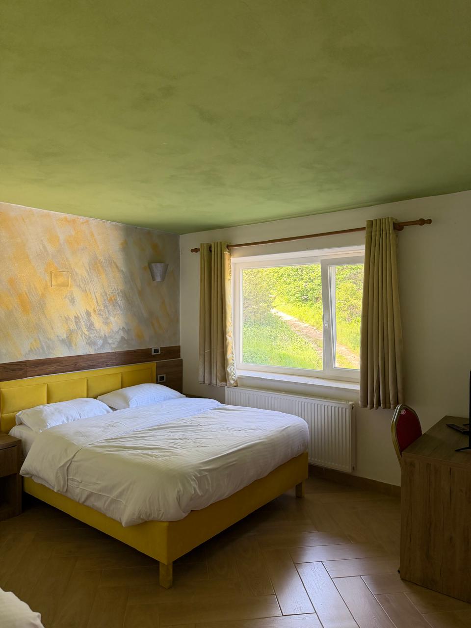 Triple Room — Dhoma Treshe